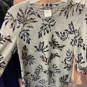 Bali Gray and Black 3/4 Sleeve Sweatshirt